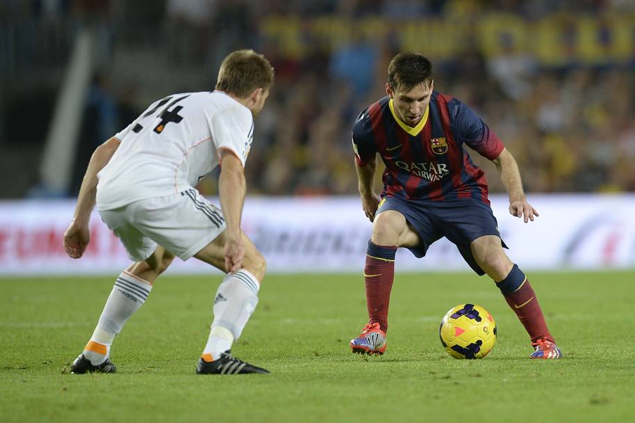 Nella ripresa Ancelotti lancia Illarramendi per Ramos: eccolo di fronte a Messi. Afp